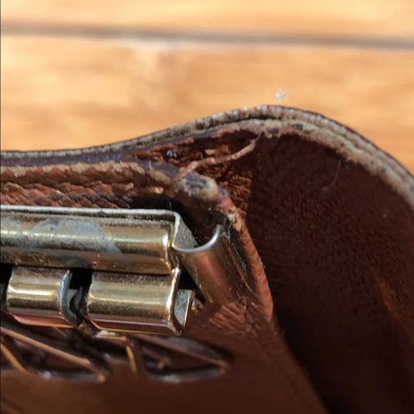 💕SOLD💕Louis Vuitton 4 Key Holder - Picture 7 of 8